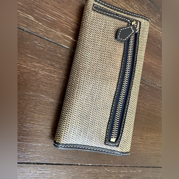 Dooney & Bourke continental wallet - Picture 9 of 13